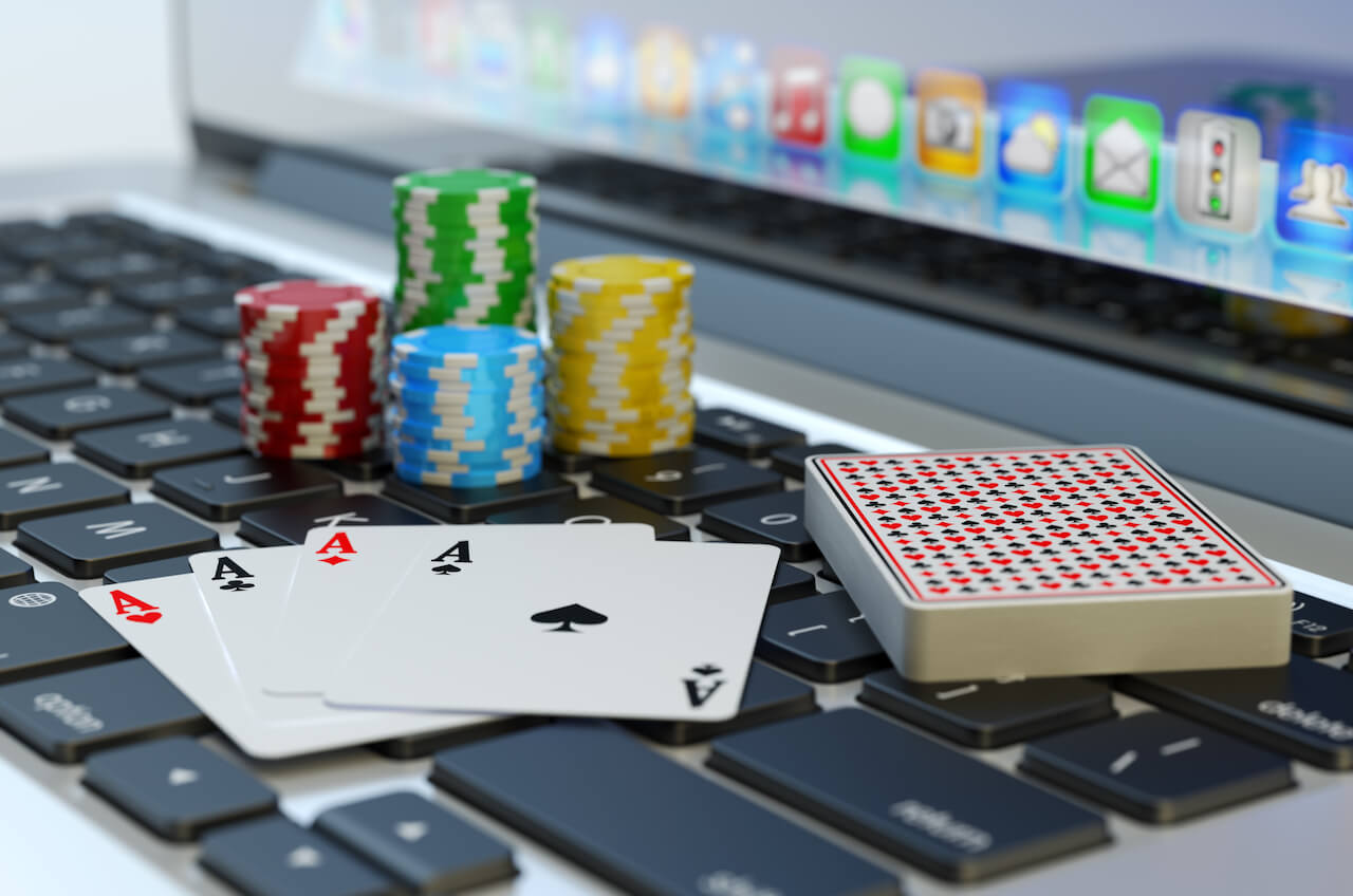 Poker en ligne : connaître les avantages